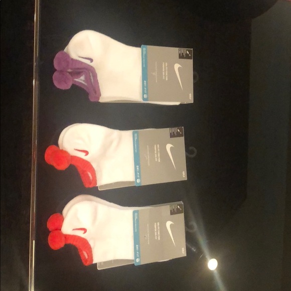 nike pom pom socks